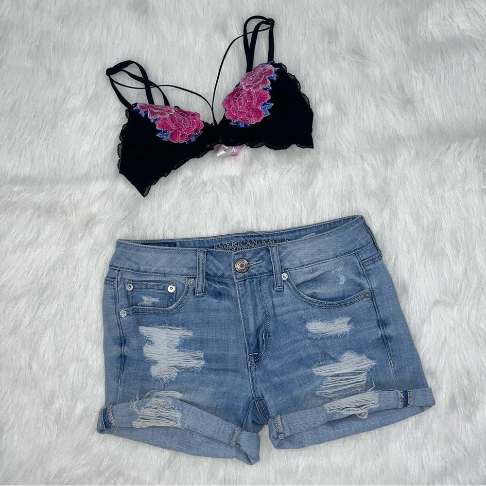 American Eagle Boy Midi Short Light wash Distressed size 0 EUC